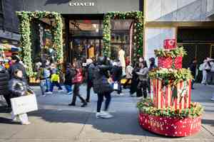 美國去年12月零售額持平 遠低於預期