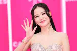 Jisoo亮相康城 憑電視劇作品獲頒「新星獎」