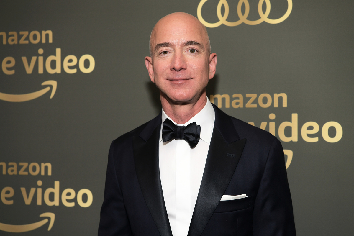 美國電商巨頭亞馬遜2021年5月26日公佈，創辦人謝菲貝索斯（Jeff Bezos）將於7月5日正式卸任行政總裁，轉任執行主席。（Emma McIntyre/Getty Images）