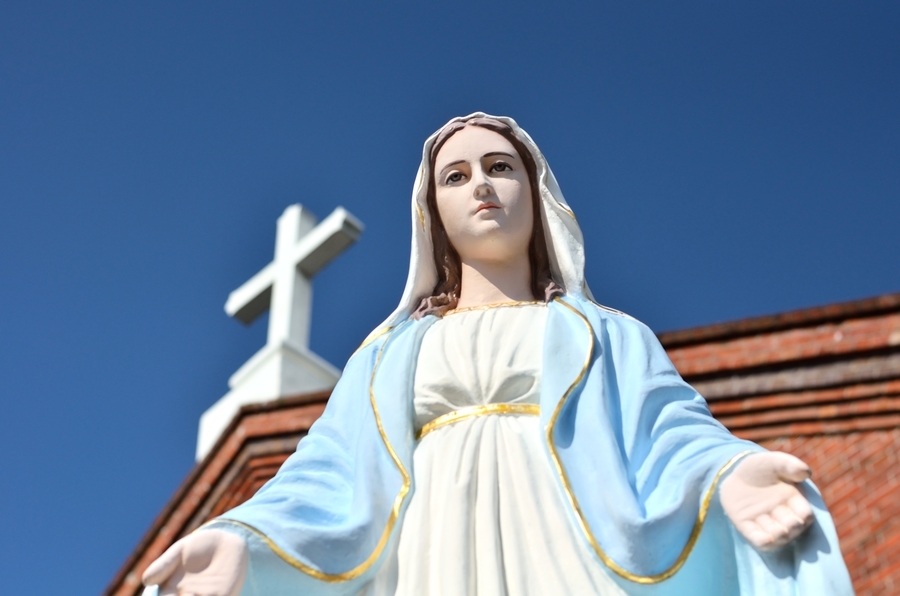 肺炎疫情下義大利聖母雕像流血淚 引民眾圍觀