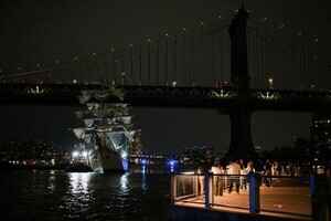 墨西哥海軍船撞上紐約布魯克林大橋 2死多人傷