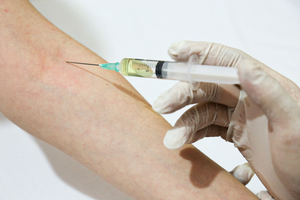 打中國滅活疫苗 和感染新冠出現相似病理變化？