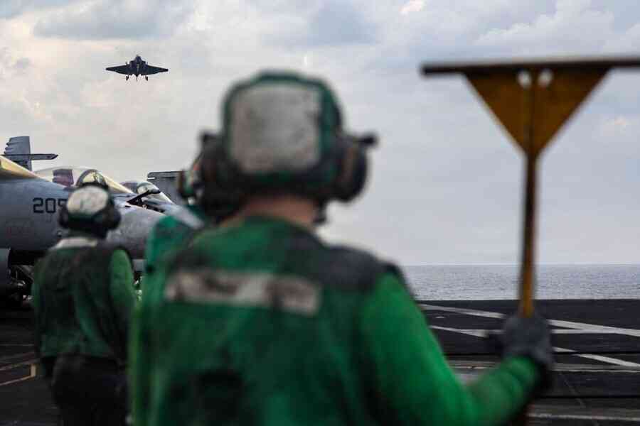 伊朗無人機靠近林肯號航母 遭F-35戰機擊落