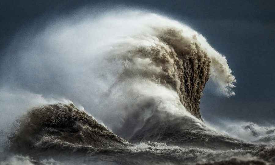 【圖輯】極端風暴中攝影師拍攝出史詩般浪潮