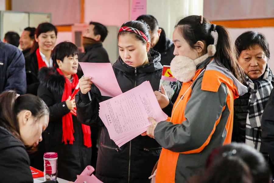 中國3月不含在校生25-29歲青年失業率升至7.2%