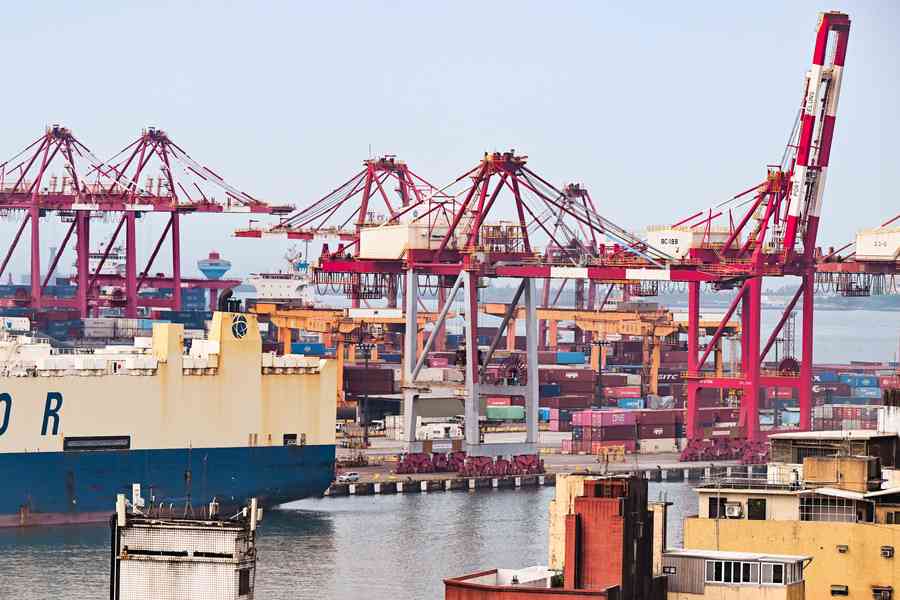 中國3月出口創5個月來最低點 貿易順差腰斬