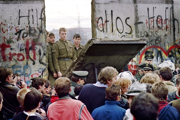 推倒柏林牆32周年 親歷者講述驚險翻牆經歷