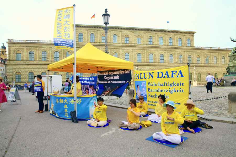李強訪德 多個團體在巴伐利亞州約瑟夫廣場抗議