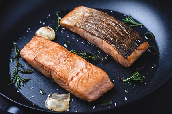 香煎三文魚排。（Shutterstock）