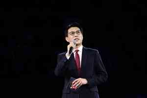 飾習仲勳奪白玉蘭視帝 靳東惹網民不滿和吐槽