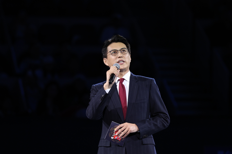 飾習仲勳奪白玉蘭視帝 靳東惹網民不滿和吐槽