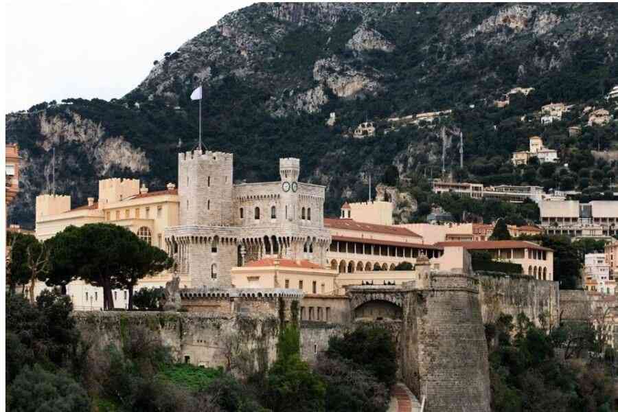摩納哥親王宮：中世紀與古典風格並存的建築