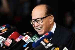 李嘉誠賣出英國電訊業務 套現455億