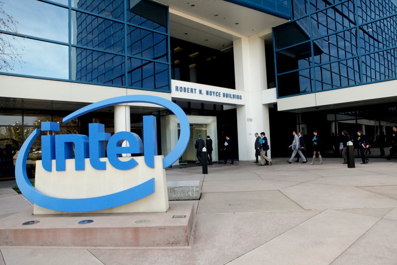 英特爾（Intel）如何從記憶體晶片轉型到微處理器事業？那關鍵的一念來自何方？（Ryan Anson/AFP/Getty Images）
