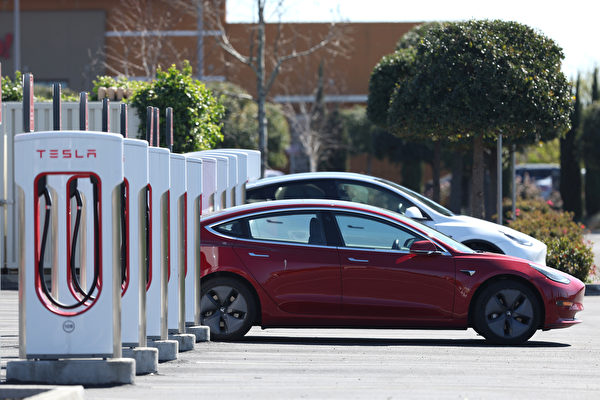 美國電動汽車需求續增 製造商應對充電挑戰
