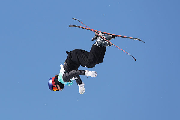 2022年2月8日，谷愛凌（Eileen Gu）在奧運期間於張家口舉行的女子自由滑雪大跳台錦標賽中贏得金牌。（Richard Heathcote/Getty Images）