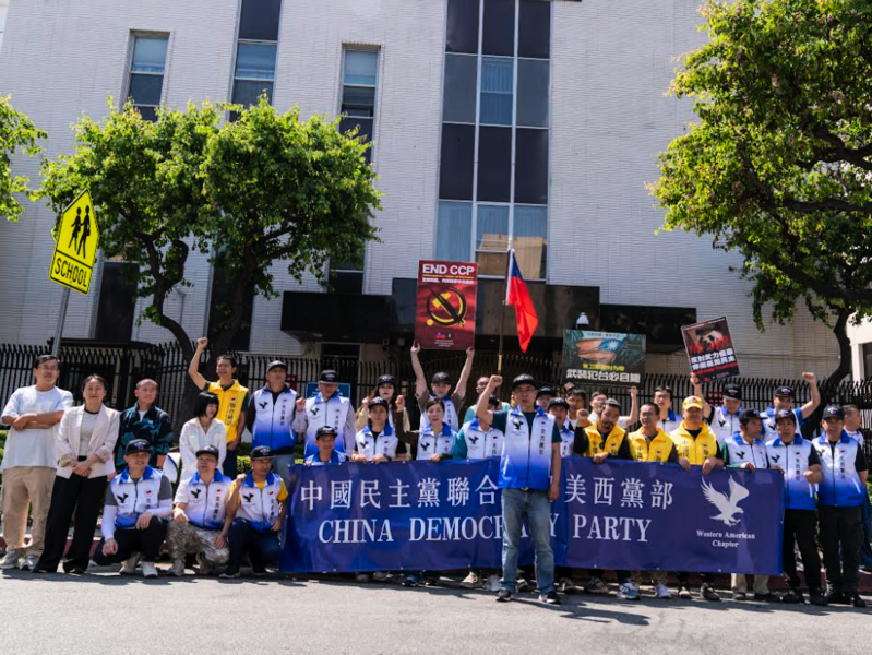 遭中共「冰火兩重天」酷刑 維權律師親屬逃美