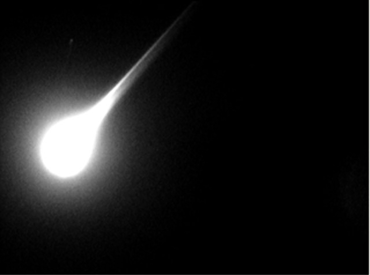 2月28日晚上，一顆巨大流星劃破英國夜空，持續時間長約7秒。圖為2002年11月19日捕捉到的劃過夜空的流星。（George Varros and Dr. Peter Jenniskens/NASA/Getty Images）