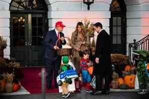【圖輯】特朗普夫婦白宮慶萬聖節 與孩童同歡 