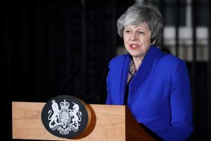英國議會不信任表決 首相涉險過關