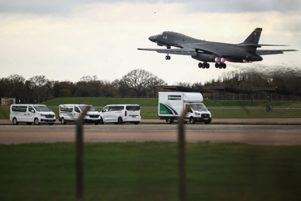 英國批准美使用其設施打擊伊朗導彈基地