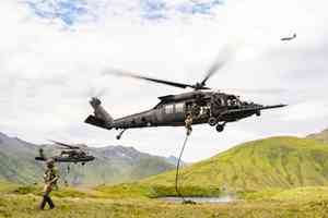 美軍黑鷹直升機夜訓時墜毀 機上4人已罹難