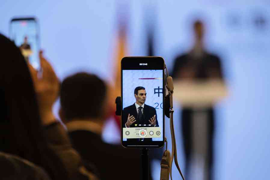 西班牙首相訪華惹議 專家指中國取代不了美國