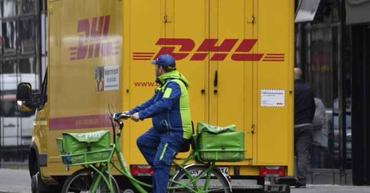 由於中共肺炎疫情，德國瑞士奧地利已暫停郵遞中國服務。（JOHN MACDOUGALL/AFP/Getty Images）
