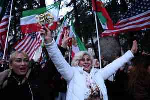 哈梅內伊被斬首 伊朗人狂歡 中共黨媒遭丟臉