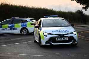 英國一私家車逆行撞警車釀7死 含2名警員