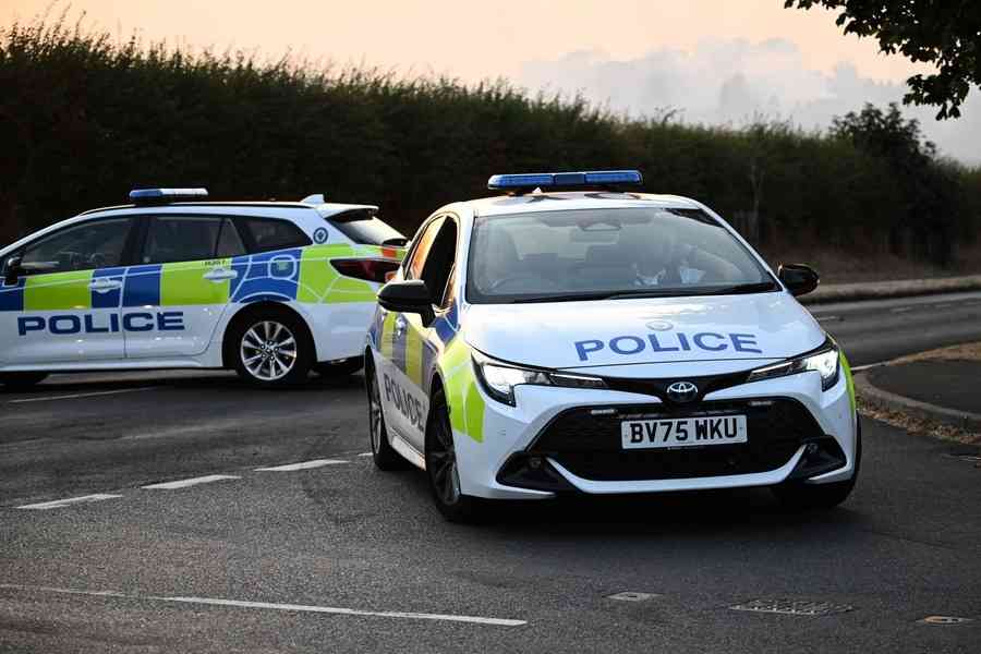 英國一私家車逆行撞警車釀7死 含2名警員