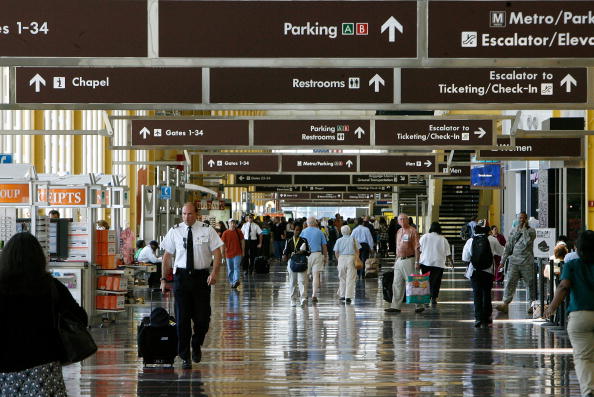 美國內經濟強勁 機票加價無阻假期出遊 日均290萬人乘搭飛機