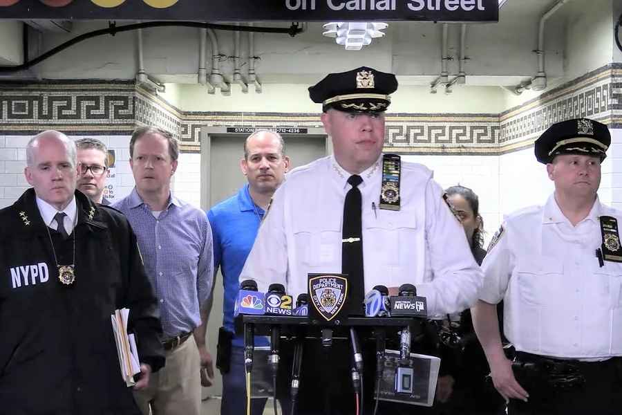 紐約曼哈頓地鐵週日驚聞槍聲 男子命喪車廂內