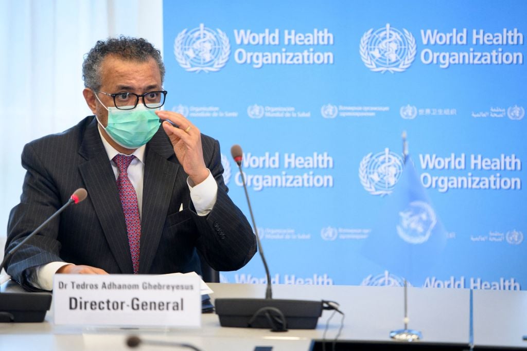 圖為2021年5月24日，世界衛生組織總幹事譚德塞在日內瓦世衛總部舉行的與瑞士內政和衛生部長的雙邊會議上發言。（Lauren Gillieron/POOL/AFP via Getty Images）