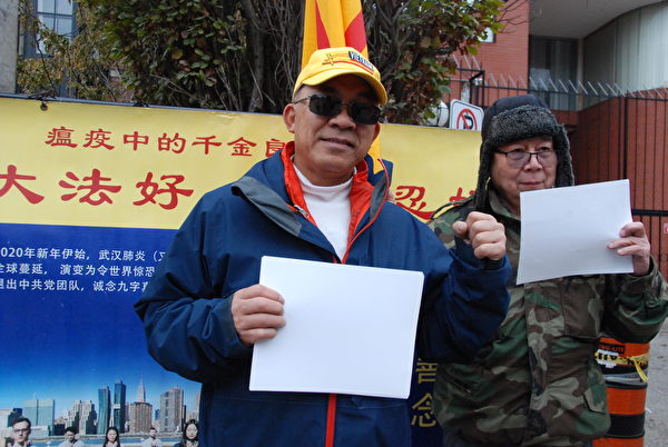 2022年11月29日下午，數十個族裔的人士在多倫多中領館前集會，抗議中共暴政，聲援中國「白紙革命」。（伊鈴／大紀元）