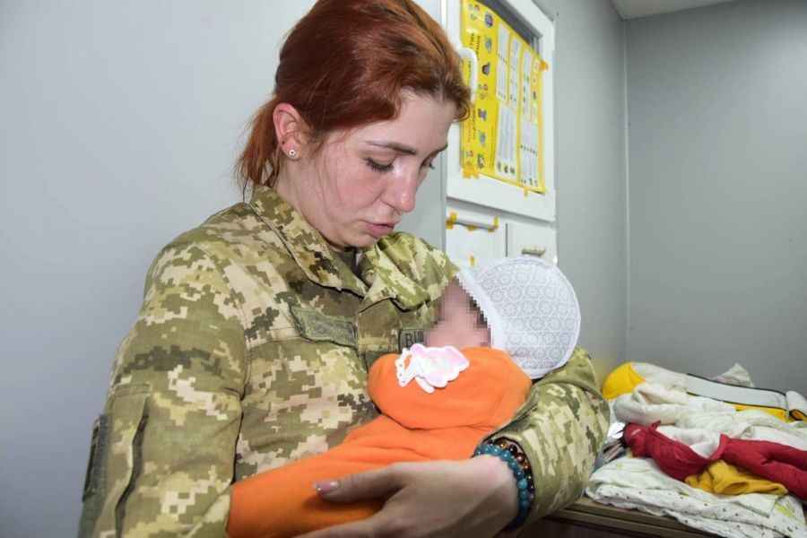 兩華人攜嬰兒離境案 烏克蘭政府：跟代孕有關