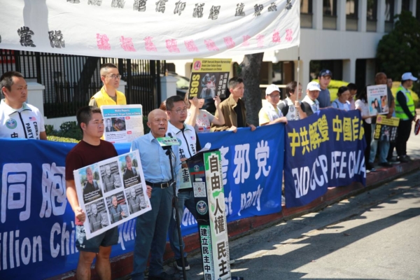 梁振英跨國威脅法輪功學員 洛杉磯華人抗議