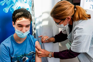 以色列：打疫苗突破感染風險 是自然感染13倍