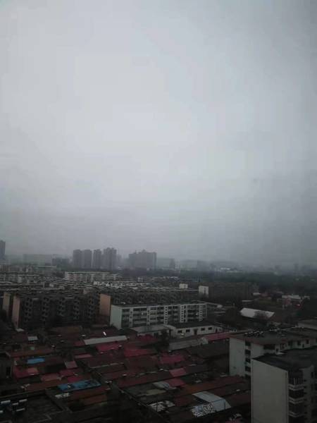 中國東部霧霾籠罩 北京居民：伸手不見五指