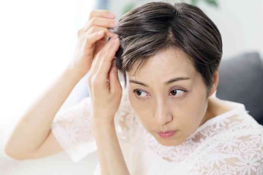 有白髮不是壞事？ 研究：這是防癌機制