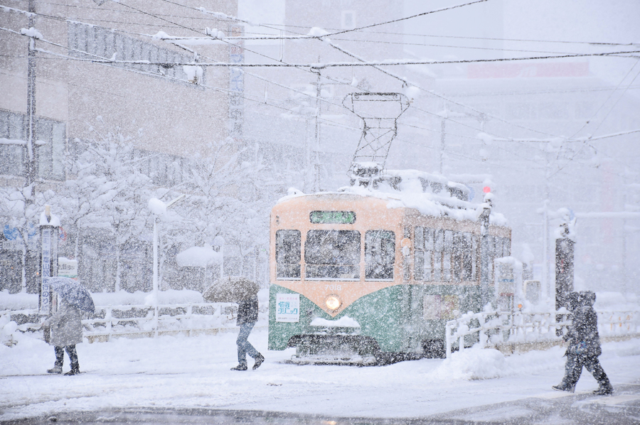 日本海沿岸積雪創紀錄 當局籲儘量避免外出