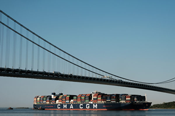 貨船「青島號」在紐約海峽大橋附近失去動力