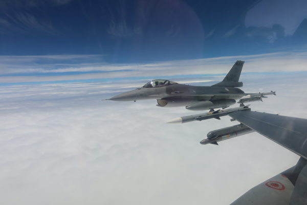 台灣F-16V監控中共殲-16和轟-6 影片曝光