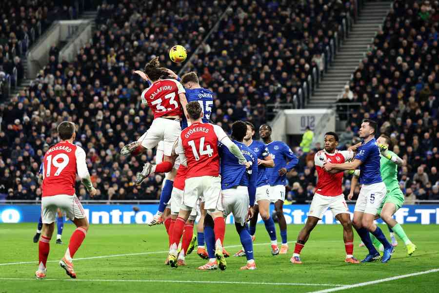 英超第17輪：阿仙奴2分優勢領跑 曼城緊追