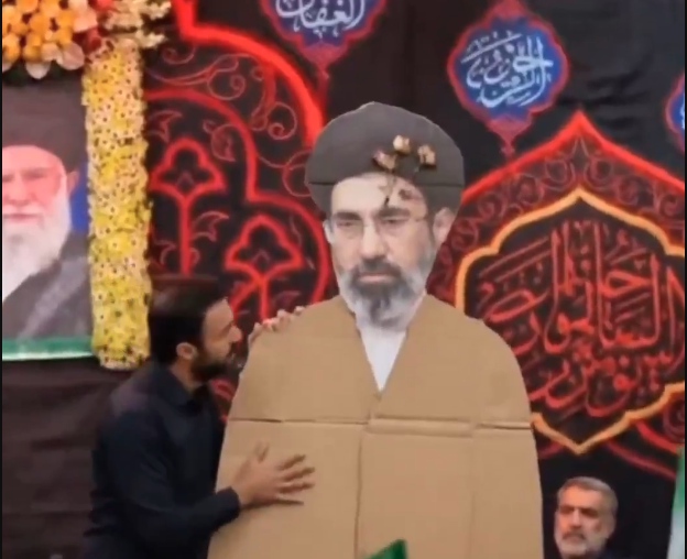 接班3天仍隱身 伊朗新最高領袖遭諷「紙牌人」