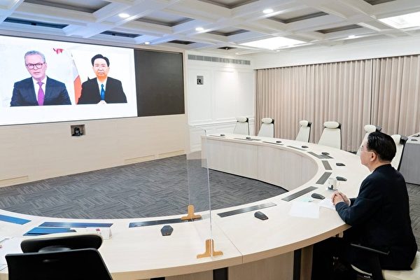中華民國外交部長吳釗燮接受「澳洲天空新聞台」節目Global Focus with Christopher Pyne主持人Christopher Pyne的視訊專訪,相關內容於2021年12月5日播出。(外交部提供)
