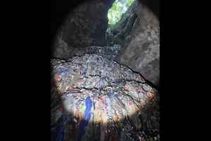 張家界溶洞淪為垃圾場 垃圾堆積七層樓高