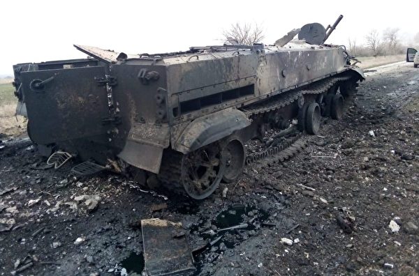 2022年3月11日，烏克蘭國防部公布的俄軍裝甲車被摧毀的圖片。（烏克蘭國防部）