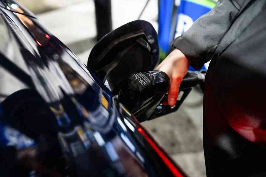 油價飆升就業市場放緩 美股三大指數收低