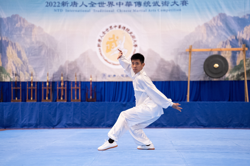8月28日，來自台灣的男子拳術組銅獎得主劉大雁在第七屆「新唐人全世界中華傳統武術大賽」決賽中表演五手拳。（戴兵／大紀元）